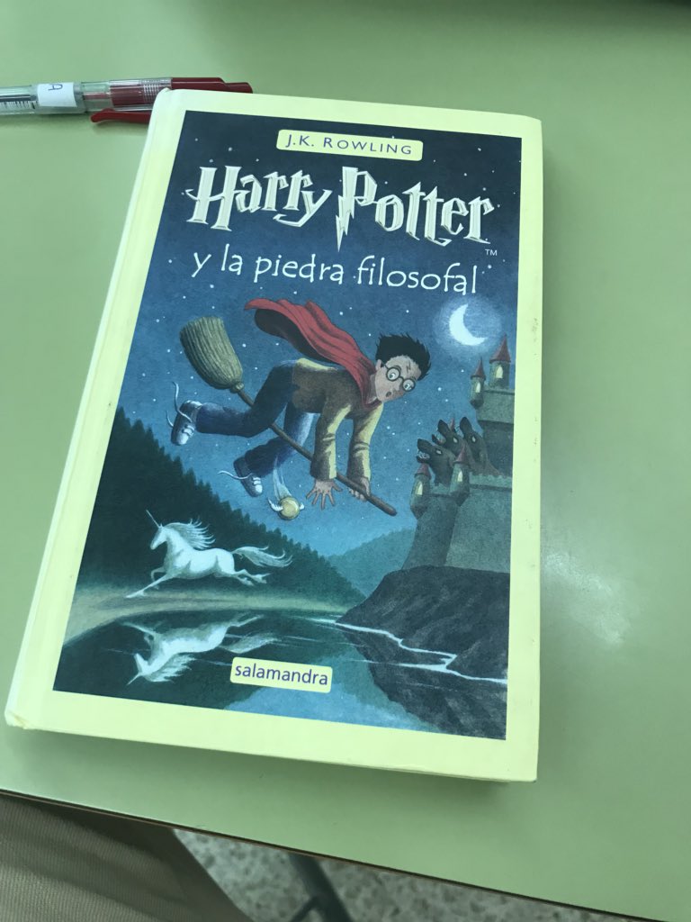 Lluis7casetes's tweet photo. A classe de Lengua castellana llegim Harry potter y la piedra filosofal, jo no els havia vist mai amb tantes ganes de llegir com ara @_MariaFalco @IEDMangrane #makingmangrane https://t.co/T3fSMakfTC