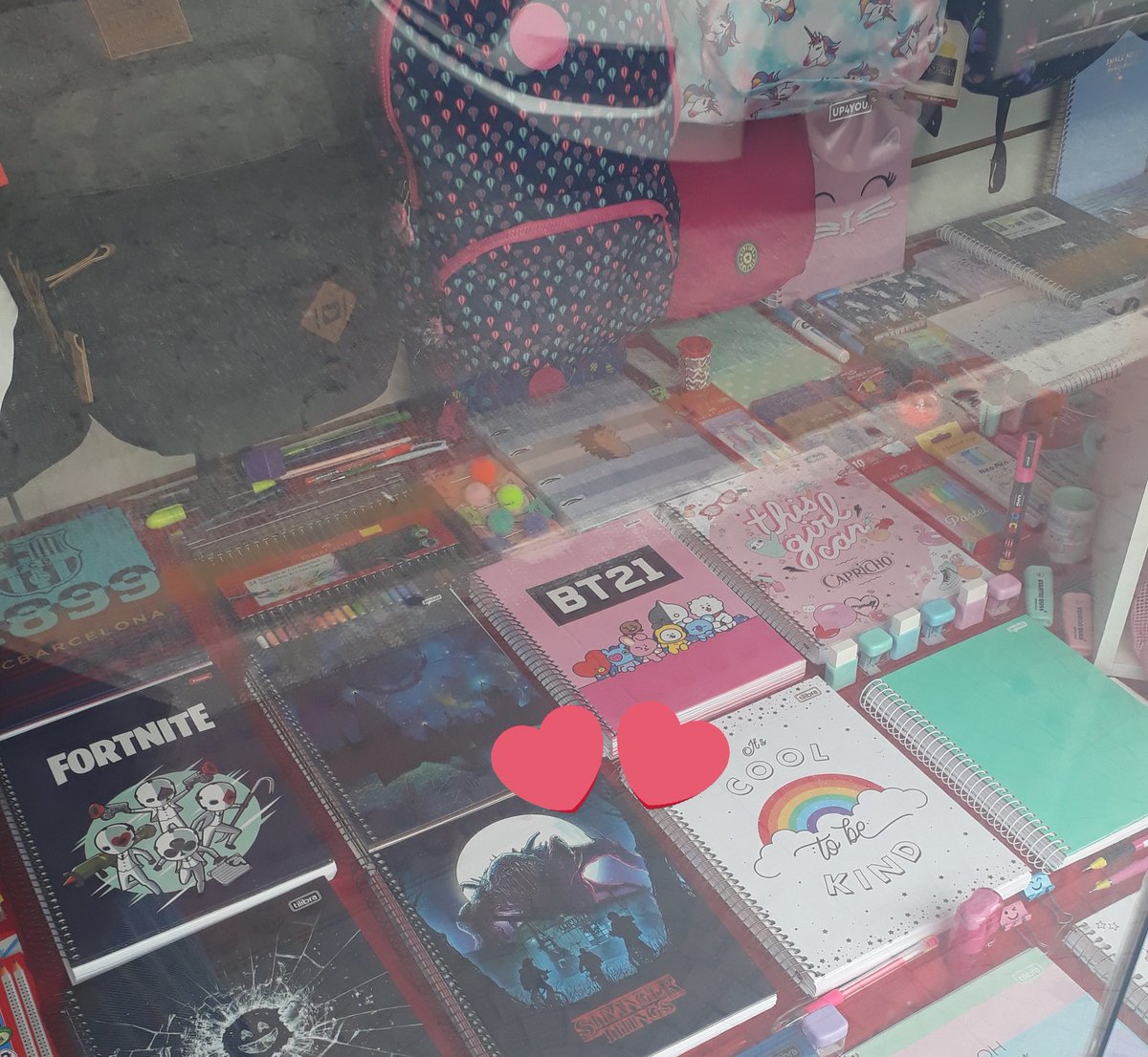 streambtsbr's tweet photo. @BTSNotice @BTS_twt Se alguém for da Grande Florianópolis e está em busca dos cadernos, tem na papelaria do centro da palhoça vendendo :)

~ rafa | @BTS_twt https://t.co/MQMmr7x88R