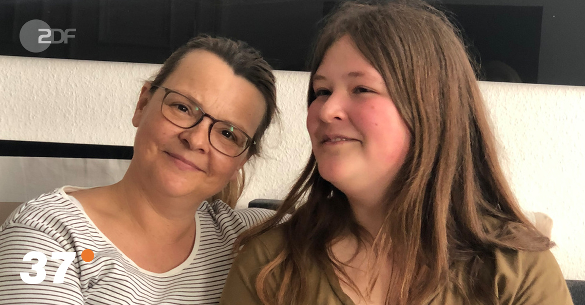"37°: Wir ticken anders - Leben mit Tourette": Pauline und ihre Mutter in Nahaufnahme. Dienstag, 22:15 Uhr im ZDF.