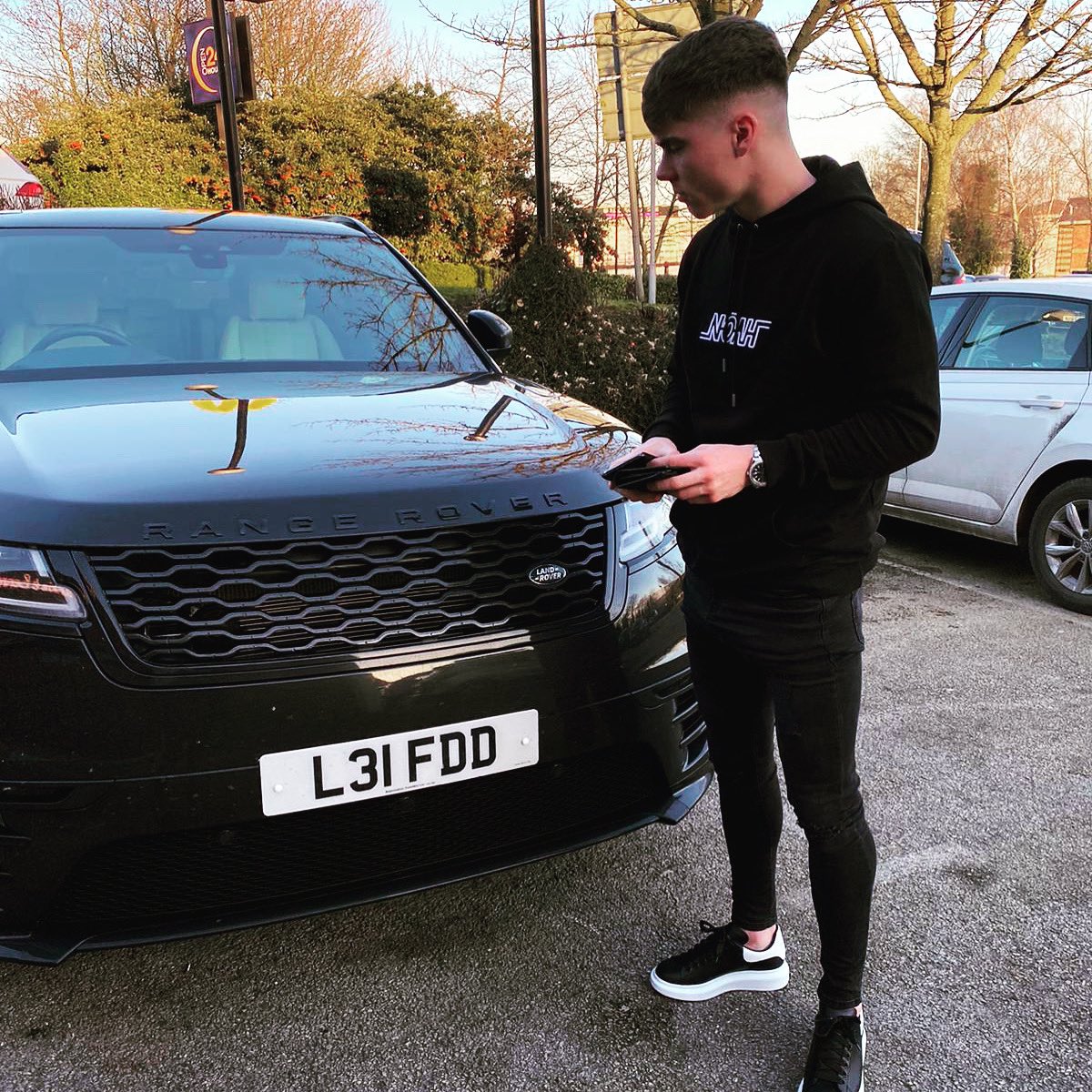 Very happy to announce another VIP client to our company! @leifdavis40 of Leeds United FC! Enjoy your new Range Rover Velar R-Dynamic HSE bro, fully deserved and good luck for the rest of the season! 
Thanks for coming to Platinum Executive Group mate 👍🏻