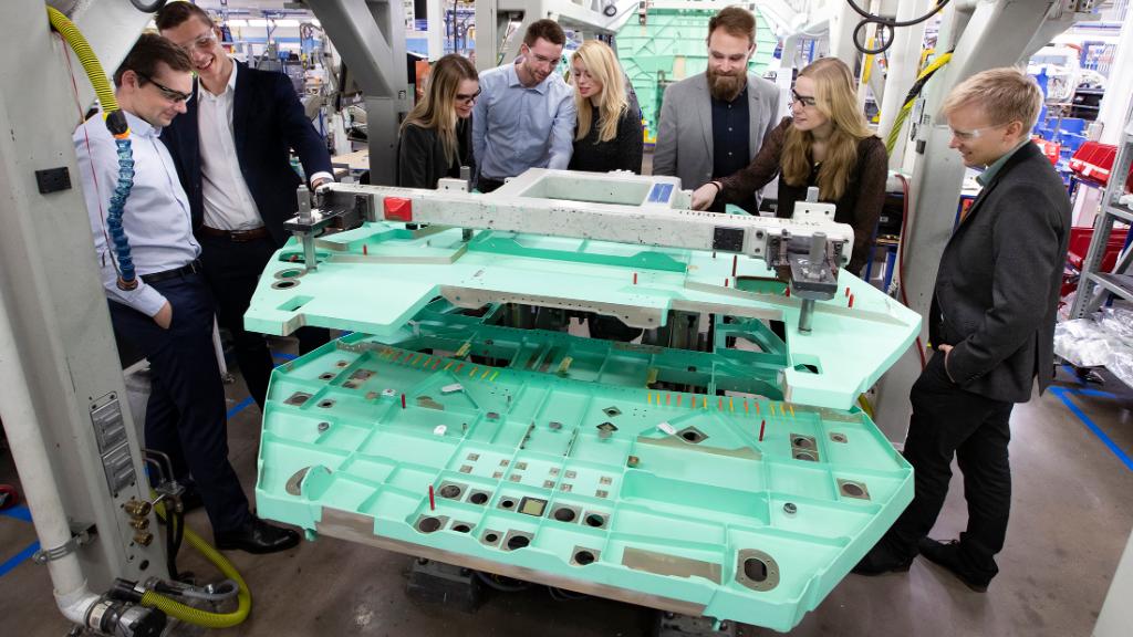 thef35's tweet photo. Starting the Process

The first #F35 for the Royal Danish Air Force has entered production. Eight @LockheedMartin interns from Denmark got a first-hand look at the aircraft. More from @Airforce_Tech: https://t.co/8BzKugxeTJ https://t.co/h8Uz3b1OlN
