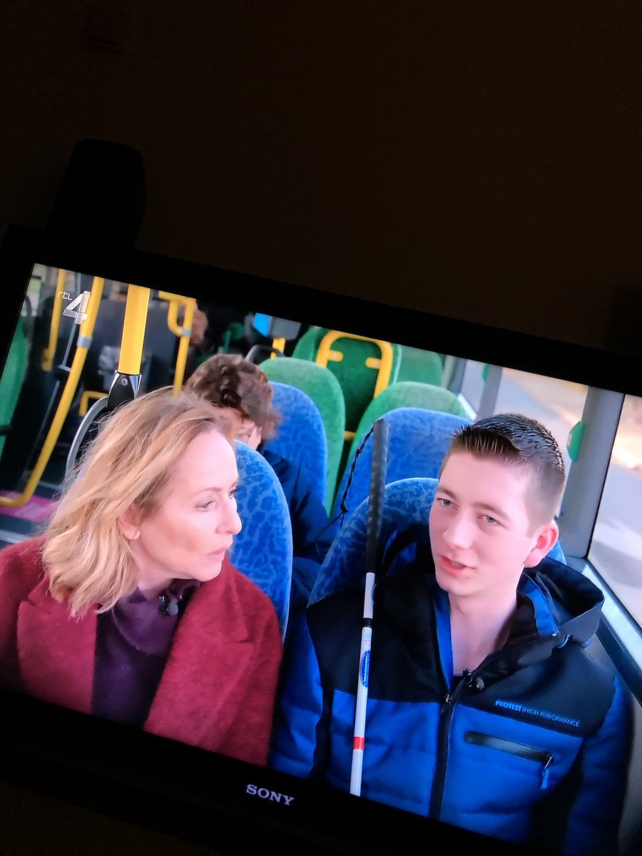 Bedankt revalidanten van <a href="/KonVisio/">Koninklijke Visio</a> Het Loo Erf dat jullie #fivedaysinside mogelijk hebben gemaakt. Een @visuelehandicap hebben is soms heel lastig en verdrietig, maar er is nog zoveel wel mogelijk en dat hebben jullie laten zien.