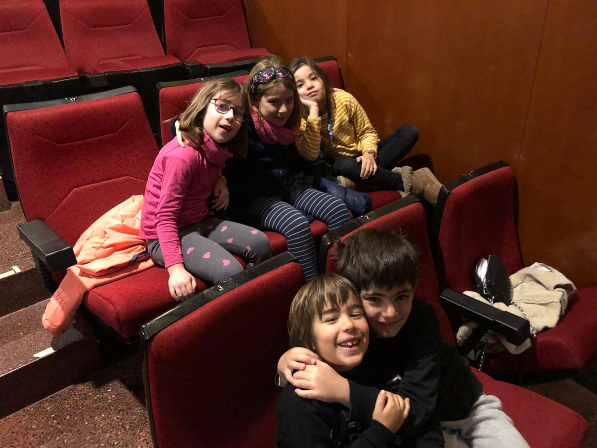 LauraMiCa3's tweet photo. Avui els nens i les nenes de 1r i 2n de primària hem anat al teatre Regina a veure "La Sireneta i l'Illa dels plàstics". Ens ho hem passat molt bé! @escolaminguella https://t.co/LH4GTex908