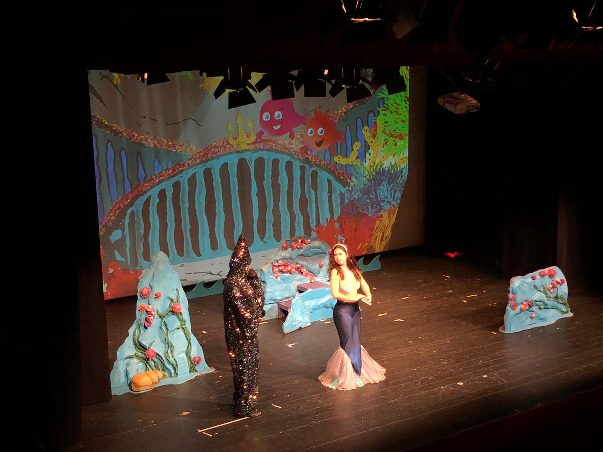 LauraMiCa3's tweet photo. Avui els nens i les nenes de 1r i 2n de primària hem anat al teatre Regina a veure "La Sireneta i l'Illa dels plàstics". Ens ho hem passat molt bé! @escolaminguella https://t.co/LH4GTex908