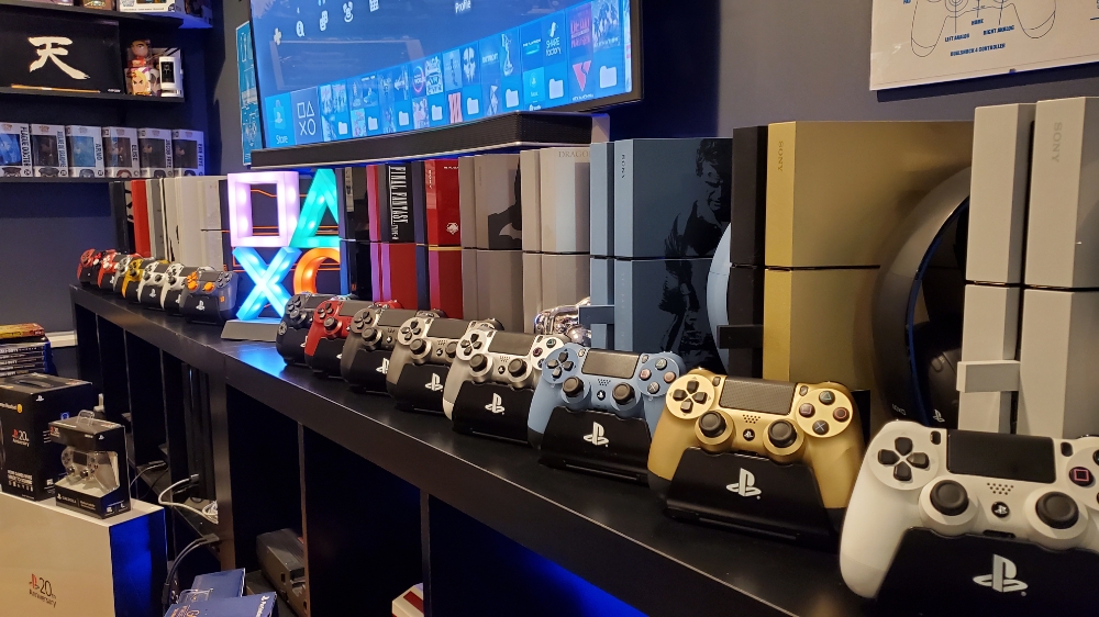 cnpalmer75's tweet photo. @PlayStation Here is my real-life gaming setup 💙 🤗 #PS4Share #PSBlog #PlayStation #PleaseFeatureMe #EatSleepPlayStation https://t.co/tjMexXcv6l