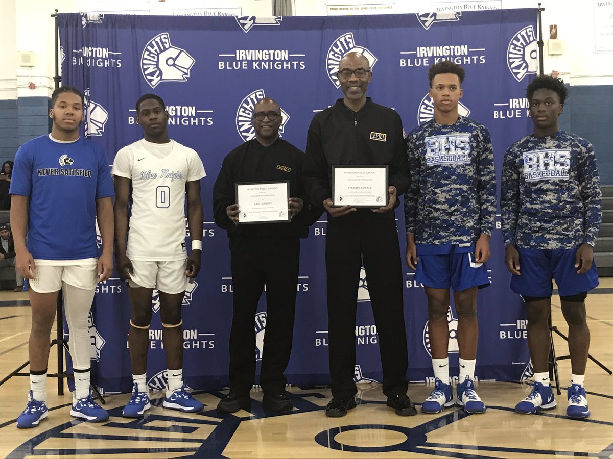 irvblueknights's tweet photo. Irvington & Barringer both honored our referees for #OfficalsAppreciationWeek prior todayβs boys basketball game. Both teams worked together to provide the officials with certificates of appreciation prior to tip-off #NJOfficialsRule @NJSIAA https://t.co/lEPHO79WJL