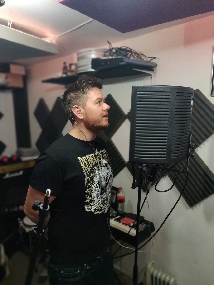 blink180too's tweet photo. Getting the vocals down for the promo video. Instagram won’t let us show the pants off parts but I can assure you, pants came off. #blink182 #tributeband #tribute #uktributeacts #markhoppus #tomdelonge https://t.co/fWdkPJJviz