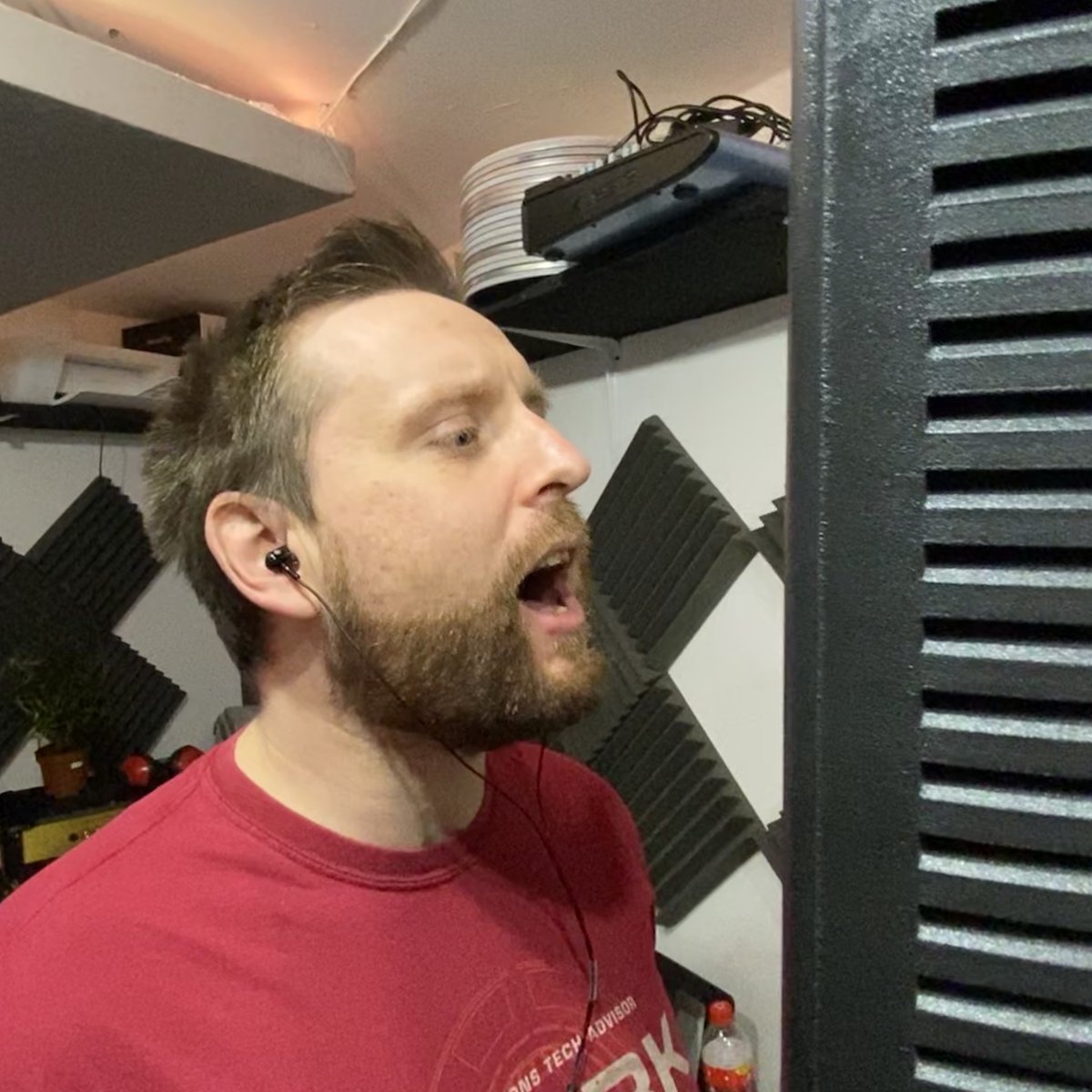 blink180too's tweet photo. Getting the vocals down for the promo video. Instagram won’t let us show the pants off parts but I can assure you, pants came off. #blink182 #tributeband #tribute #uktributeacts #markhoppus #tomdelonge https://t.co/fWdkPJJviz