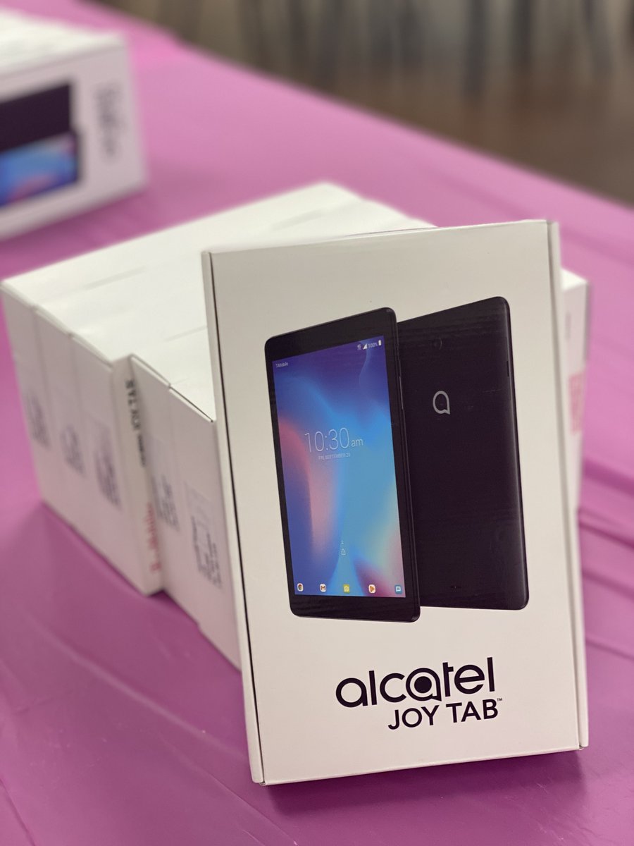 NevadaHANDLV's tweet photo. We are sending a big thank you to @TMobile, in partnership with @CNLV, @CPLCdotORG, and #SNRHA, for donating 120 tablets to our Rose Gardens residents. #thankyou #tmobile #morethanahome https://t.co/51eO5QBnDD