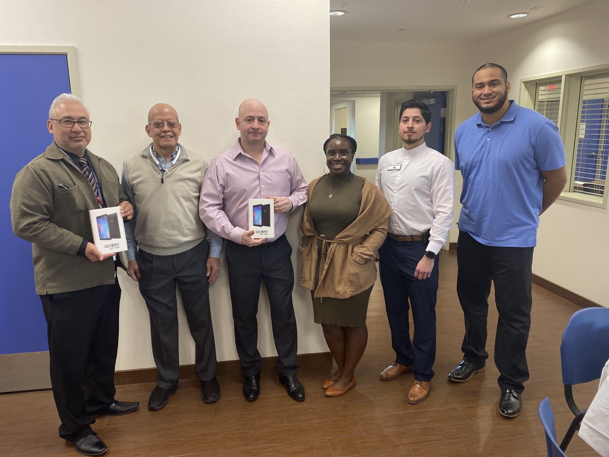 NevadaHANDLV's tweet photo. We are sending a big thank you to @TMobile, in partnership with @CNLV, @CPLCdotORG, and #SNRHA, for donating 120 tablets to our Rose Gardens residents. #thankyou #tmobile #morethanahome https://t.co/51eO5QBnDD