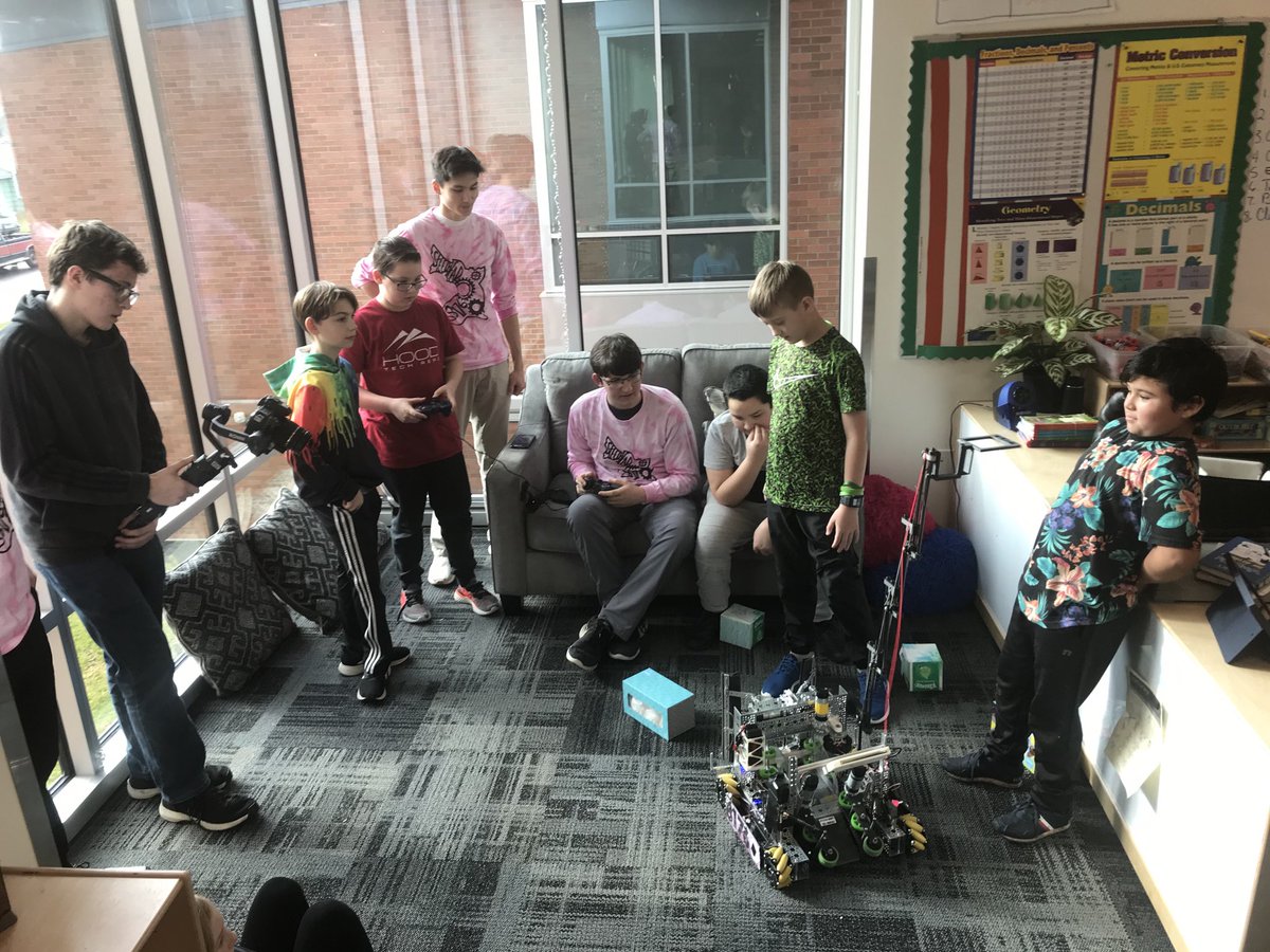 kellybeardMS's tweet photo. HRVHS Robotics team shares their latest project in 4th Grade https://t.co/JLfXiSUiZT