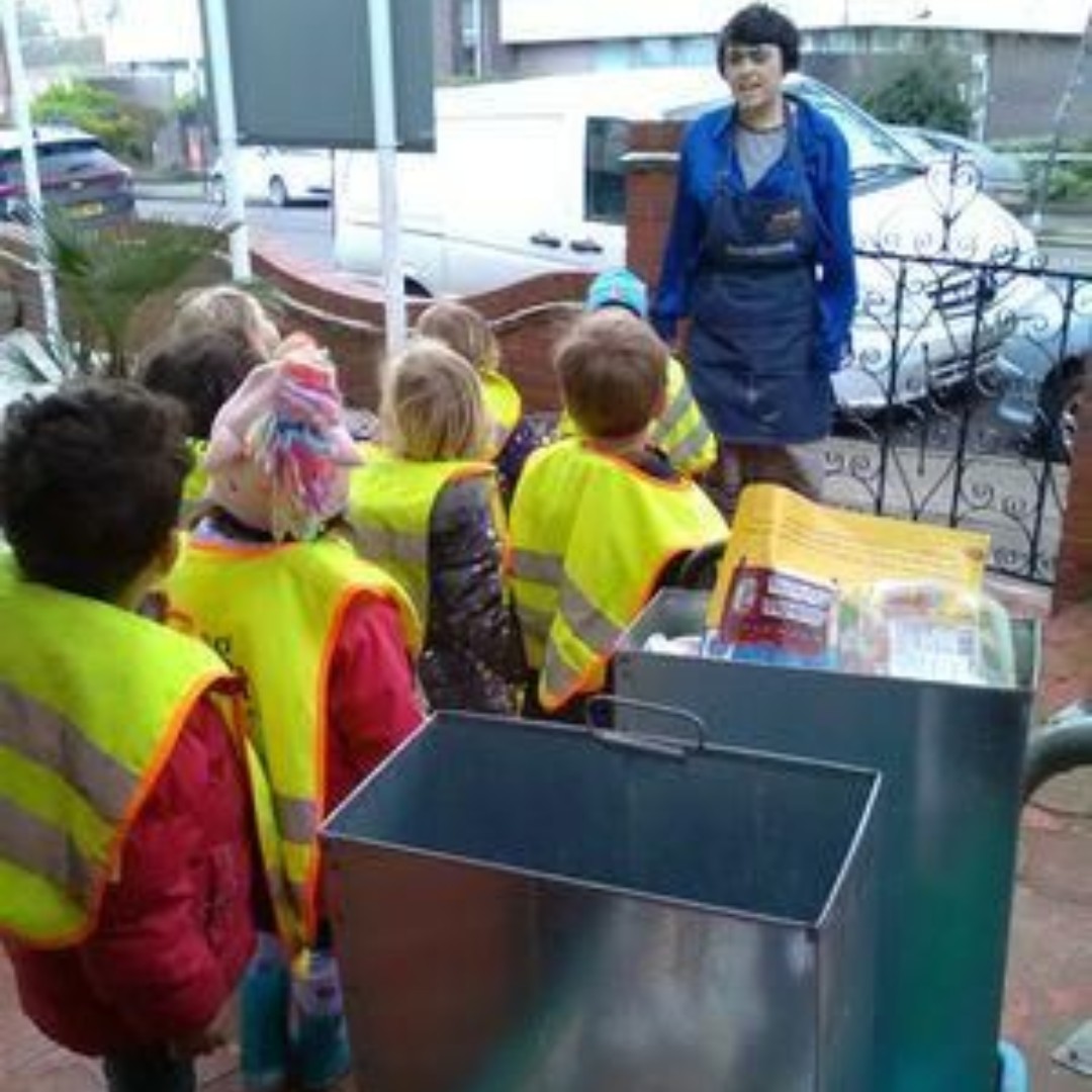 snapforchange's tweet photo. Our brilliant eco warriors taking our nursery recycling to sort at the council bins, despite a hail storm. They make us very proud #snapforchange #responsiblechildren #childrenwhowillsavetheworld #eyfs #naturalpedagogy #proudgrownups #savingtheplanet #championsoftomorrow https://t.co/LXLPzieF38