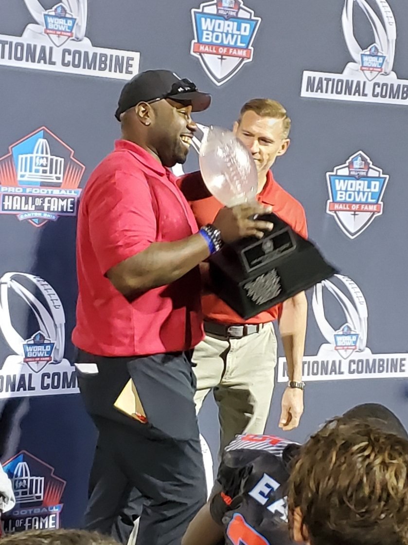 DMCoachbrown6's tweet photo. Great weekend in Orlando for the Hall of Fame Middle school AllAmerican Bowl....
#HOF
#TEAMEASTCOAST
#PROBOWLWEEKEND https://t.co/GPIJSg9l0M