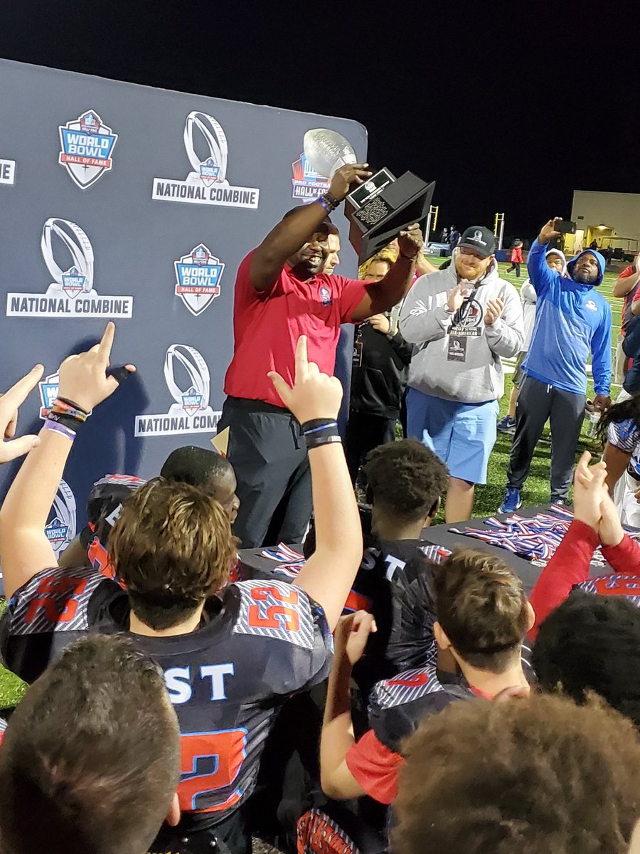 DMCoachbrown6's tweet photo. Great weekend in Orlando for the Hall of Fame Middle school AllAmerican Bowl....
#HOF
#TEAMEASTCOAST
#PROBOWLWEEKEND https://t.co/GPIJSg9l0M