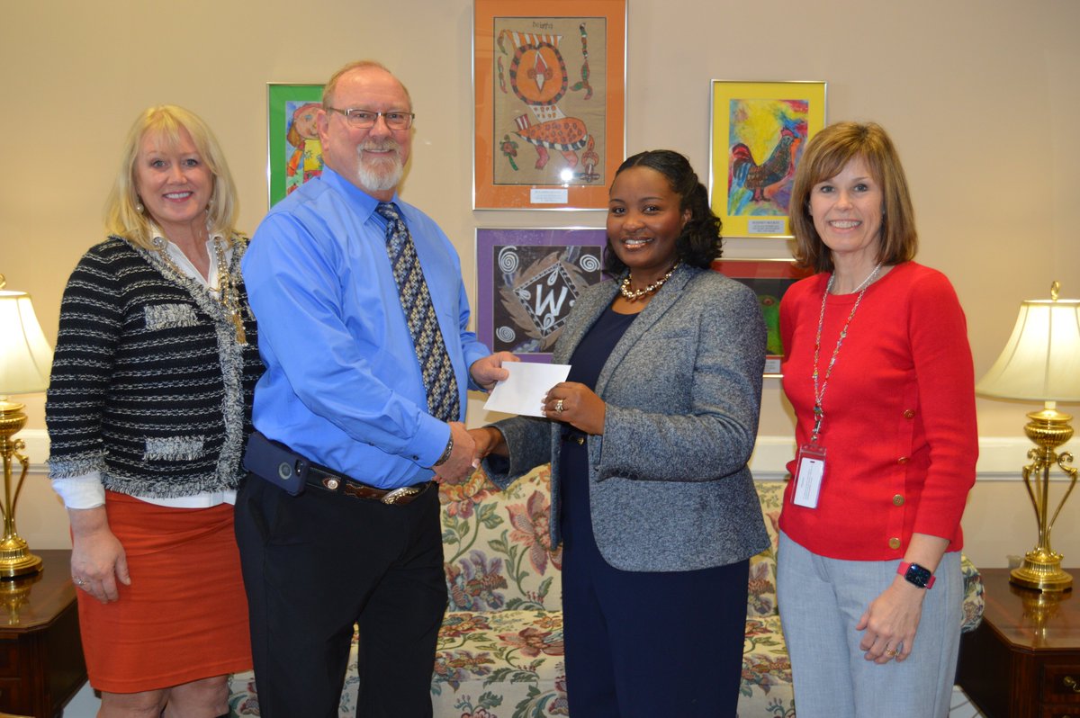 MarionCountySch's tweet photo. Thank you Marion County Progress, Inc. for partnering with our curriculum department to make sure our 8th graders are able to experience the Pathways to Possibilities South Carolina Career Expo held in Myrtle Beach in February. #GrowingBetter Together #P2PSC https://t.co/dlsMa5PtCe