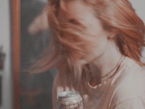 gintonicw's tweet photo. ㅤㅤ    ❛╱ 𝙂𝙄𝙉𝙉𝙔 𝙒𝙀𝘼𝙎𝙇𝙀𝙔૰

                   ───── ⊱ 𖤓 ⊰ ─────

❛ La única flor entre tantos espinos. Llega como un soplo de 𝗮𝗹𝗲𝗴𝗿𝗶́𝗮 y 𝗳𝘂𝗲𝗿𝘇𝗮, disfrazado bajo una lluvia de 𝗳𝘂𝗲𝗴𝗼 y 𝗽𝗲𝗰𝗮𝘀. ❜ https://t.co/iSjur2LE2m