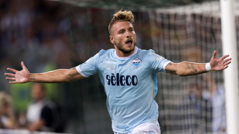 Globe_Sportif's tweet photo. On termine par un "Portrait de la semaine" par Francesco qui évoque Ciro Immobile, l'attaquant de la Lazio Rome !

🎙106.6 FM
💻 Radio Campus Lille (@campuslille) https://t.co/jp5Y2tnsRQ