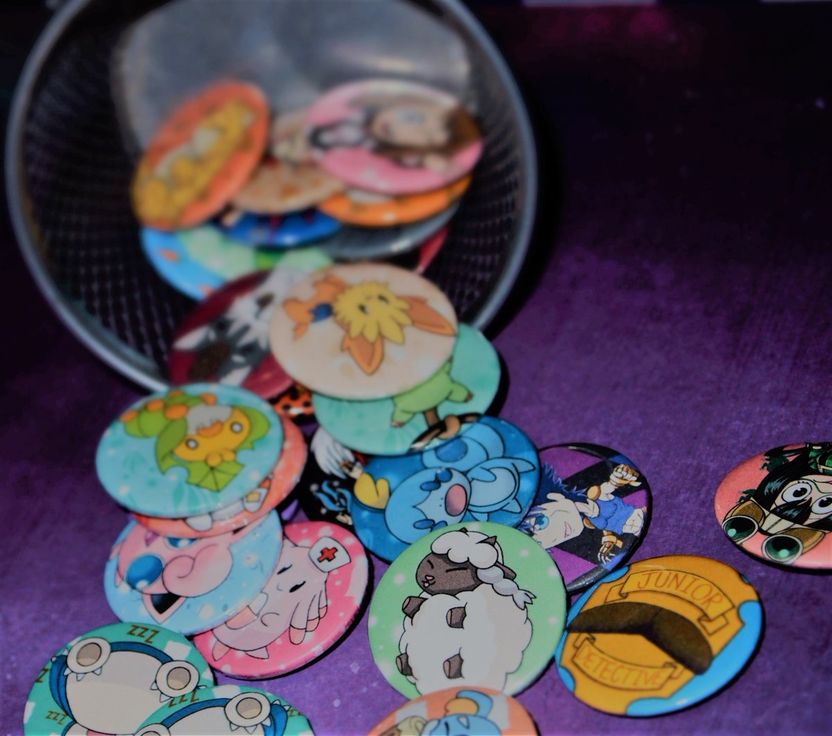 LunarBellum's tweet photo. Sometimes my lazy days are on Tuesday 😴
 #artist #craft #custombadges #anime #tuesdayvibes #laszyday https://t.co/z0pQwIghZK