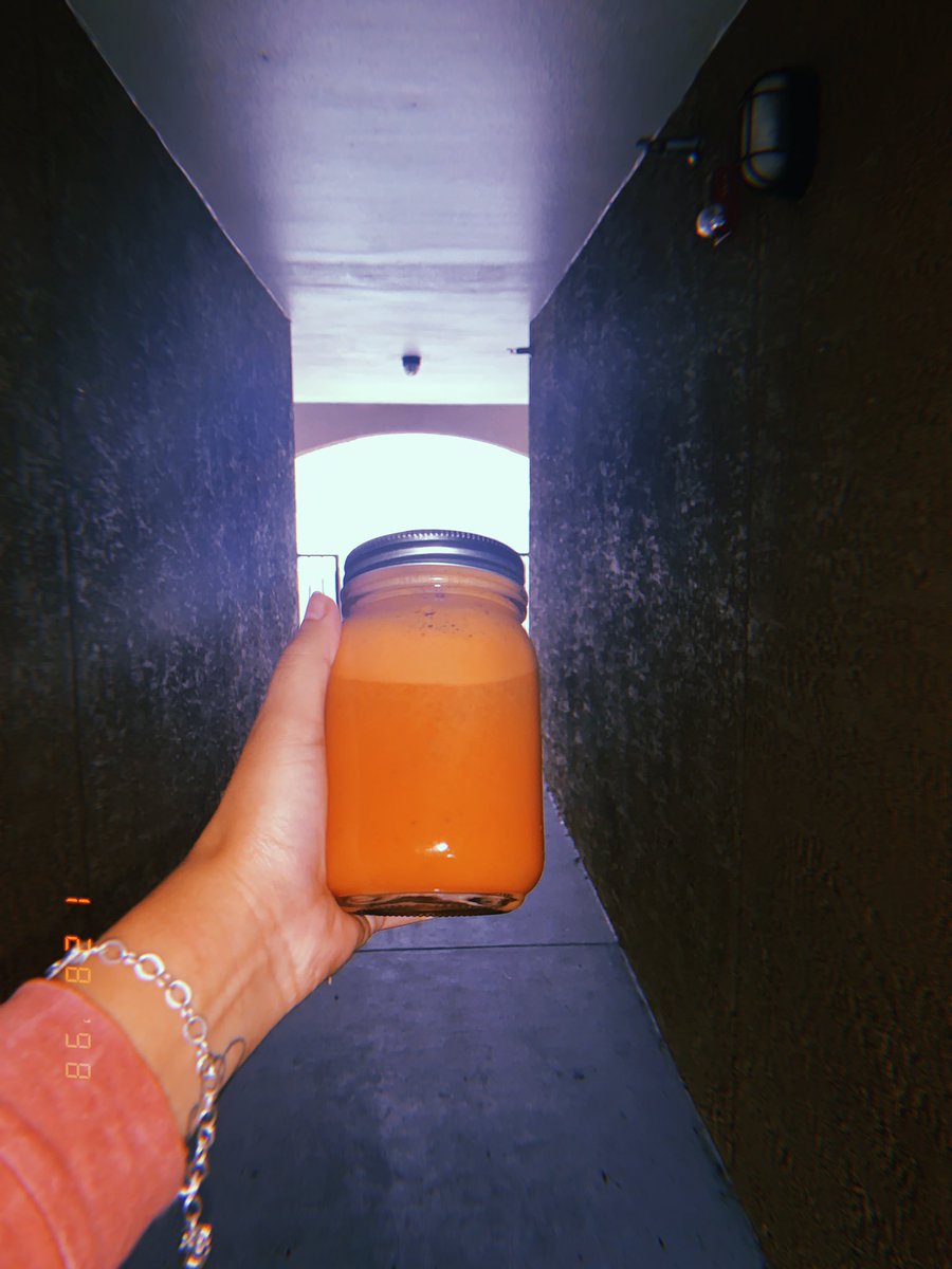 VegaOrianna's tweet photo. Fresh organic juice💚 #green5$ #orange5$ #pink6$ #Juicewrld #juicejuice #juicing #juicyyy 🤪 (missing red❤️) https://t.co/kPo1akniG6