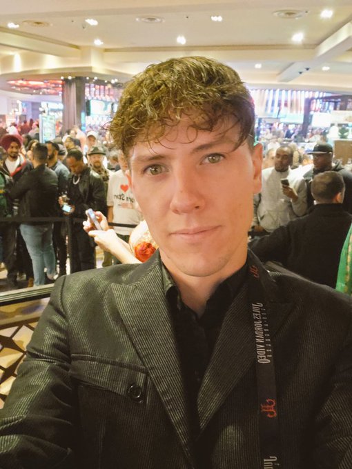 Pics from the red carpet! https://t.co/zR7hhL7Pk2<a href="/tag/steampunk"class="tags"><span>#steampunk</span></a><a href="/tag/newprofilepic"class="tags"><span>#newprofilepic</span></a>