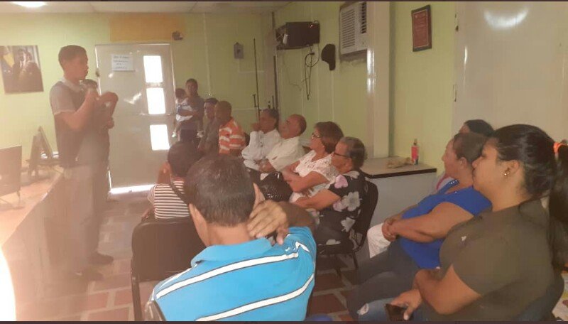 GersonM_fifa's tweet photo. #28Ene #IndependenciaYPaz
Caminando por los caminos de Chavez, dejando huellas dificil de borrar eso, es #Infocentro2020 en cada facilitador del pais, vive ese deseo de ayudar y cuidar a cada niño, joven, adulto y adulto mayor del pais.
@l_larosave https://t.co/fY1KLhk07a