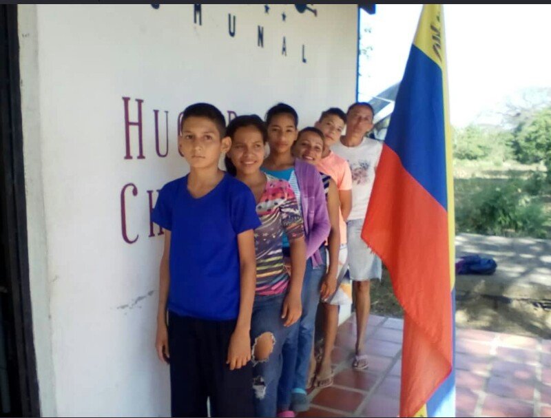 GersonM_fifa's tweet photo. #28Ene #IndependenciaYPaz
Caminando por los caminos de Chavez, dejando huellas dificil de borrar eso, es #Infocentro2020 en cada facilitador del pais, vive ese deseo de ayudar y cuidar a cada niño, joven, adulto y adulto mayor del pais.
@l_larosave https://t.co/fY1KLhk07a