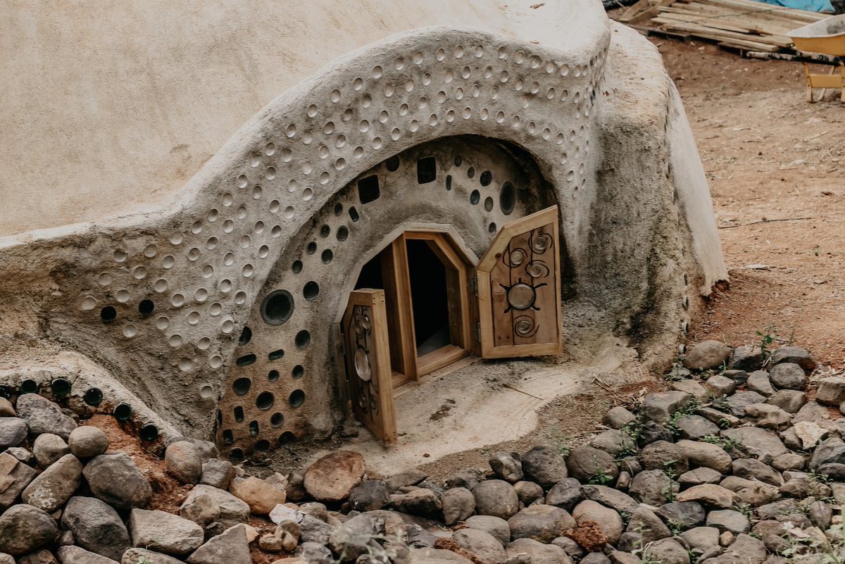 localguestpr's tweet image. Did you know that there are @earthship homes in #puertorico ?  Want to visit them? Email us at hello@localguest.com to find out how you can see and learn about these sustainable structures for yourself. #localguest