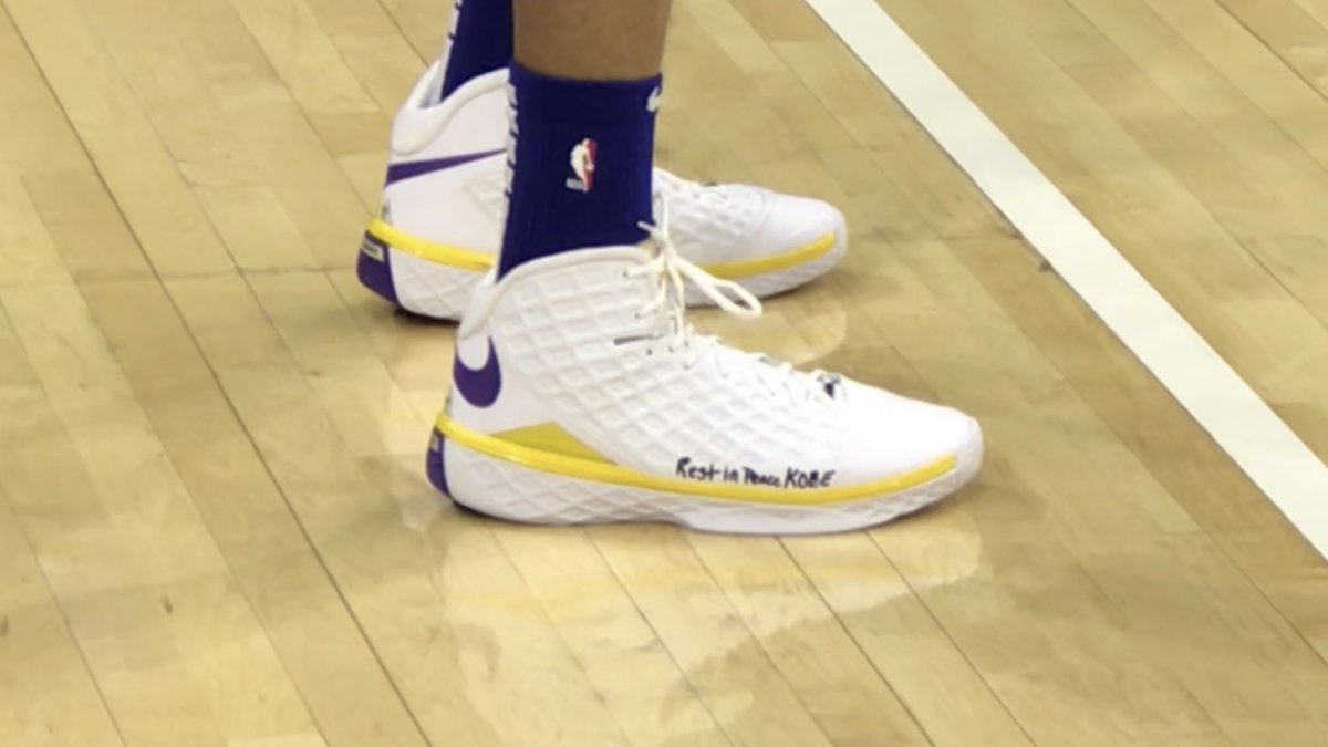 JClarkNBCS's tweet photo. Tobias Harris wrote #RestInPeaceKobe and
#RestInPeaceGigi
on his sneakers for tonights game
Sixers will have a special ceremony at 7PM https://t.co/TEYBBIm8rI