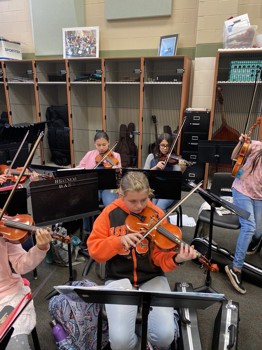 Mrs. Barry’s Orchestra Room! tweet media