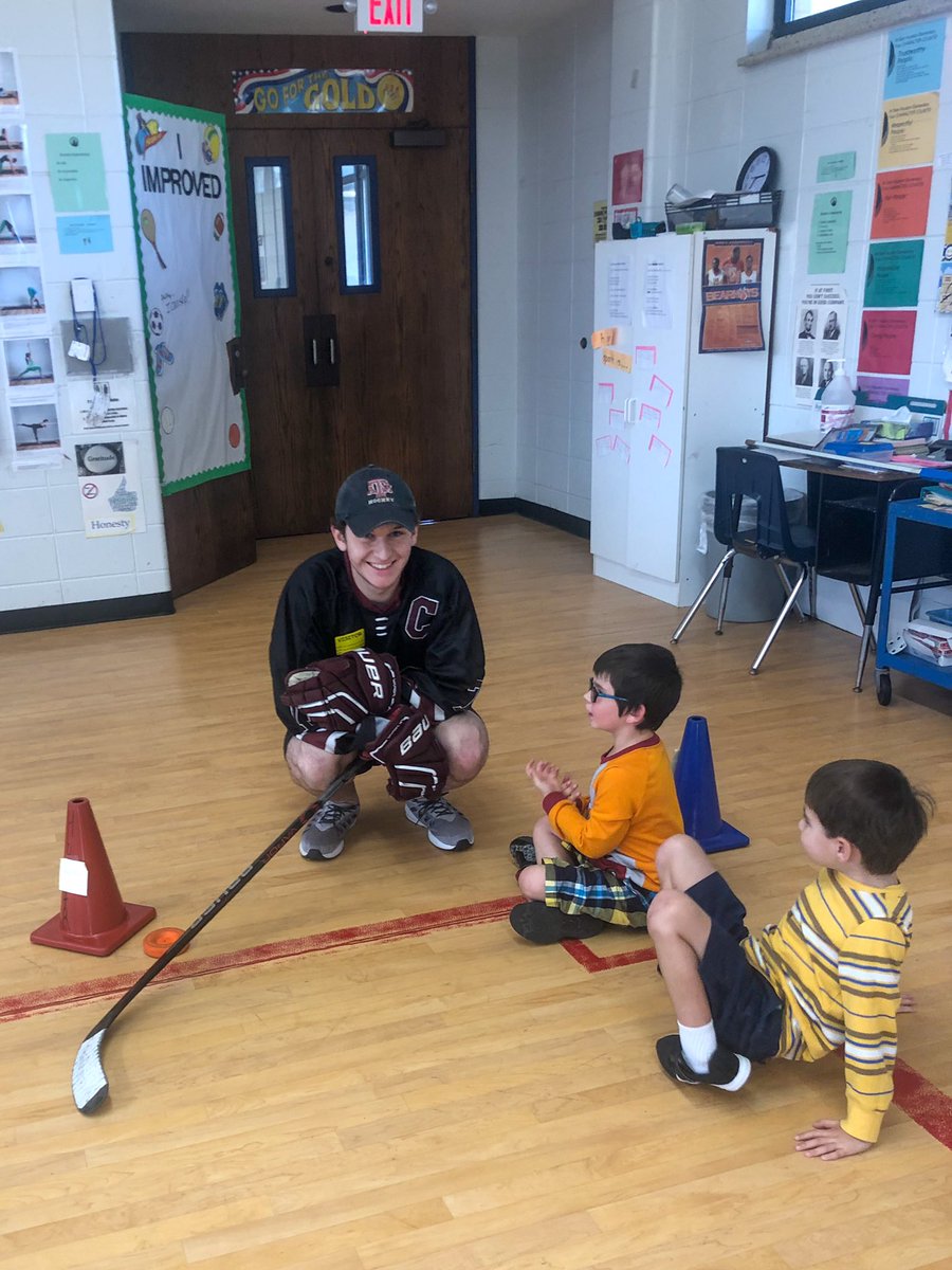 Thank you to <a href="/BryanISD/">Bryan ISD</a> and Sam Houston Elementary for letting some of the boys come in and teach the game to some next-gen NHLers 🔥 #TAMUHockey #TAMUSportClubs