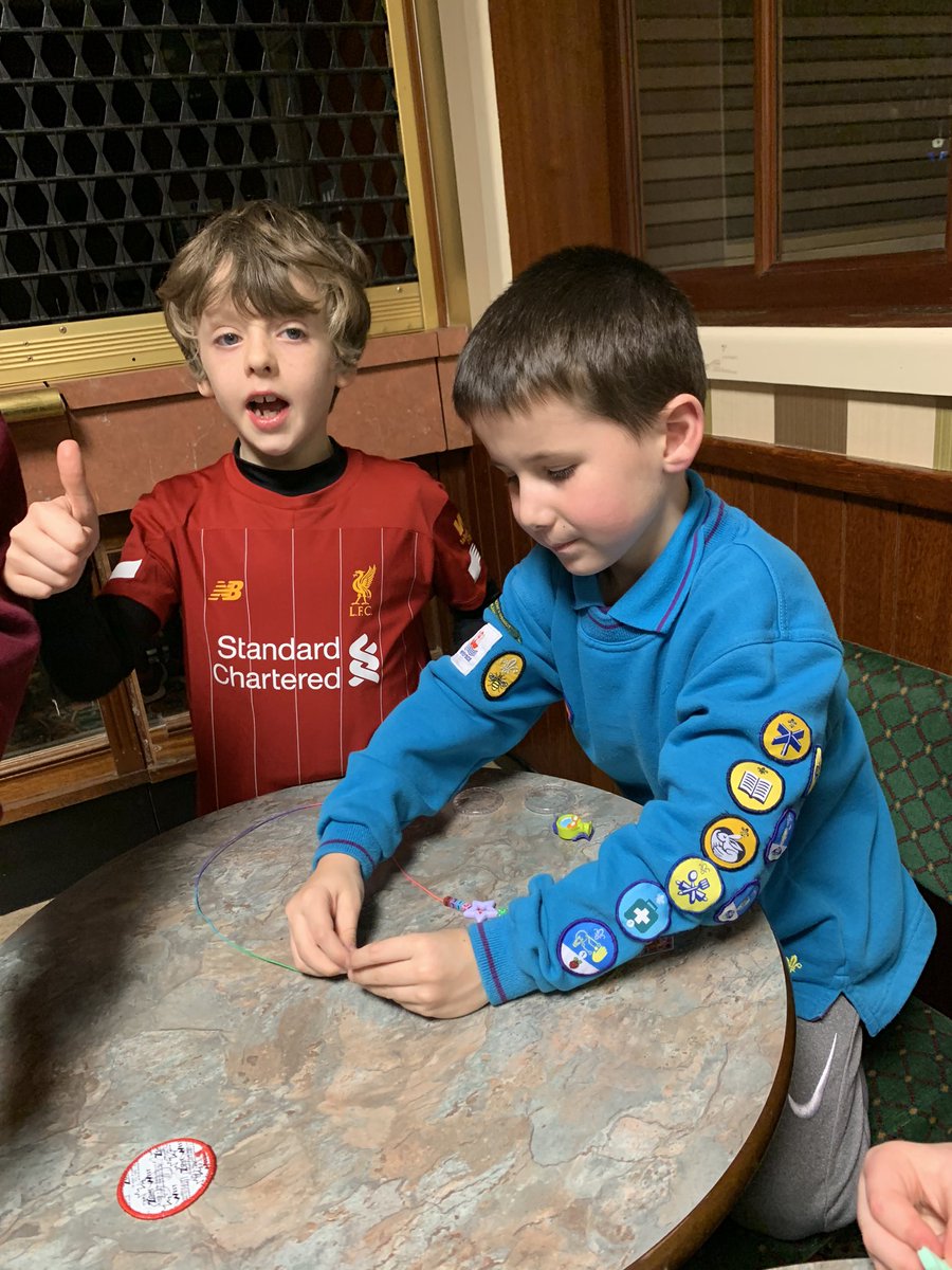 Beaver4thCrosby's tweet image. Lots of concentration as we made special bracelets for our friends tonight at beavers #funandfriends