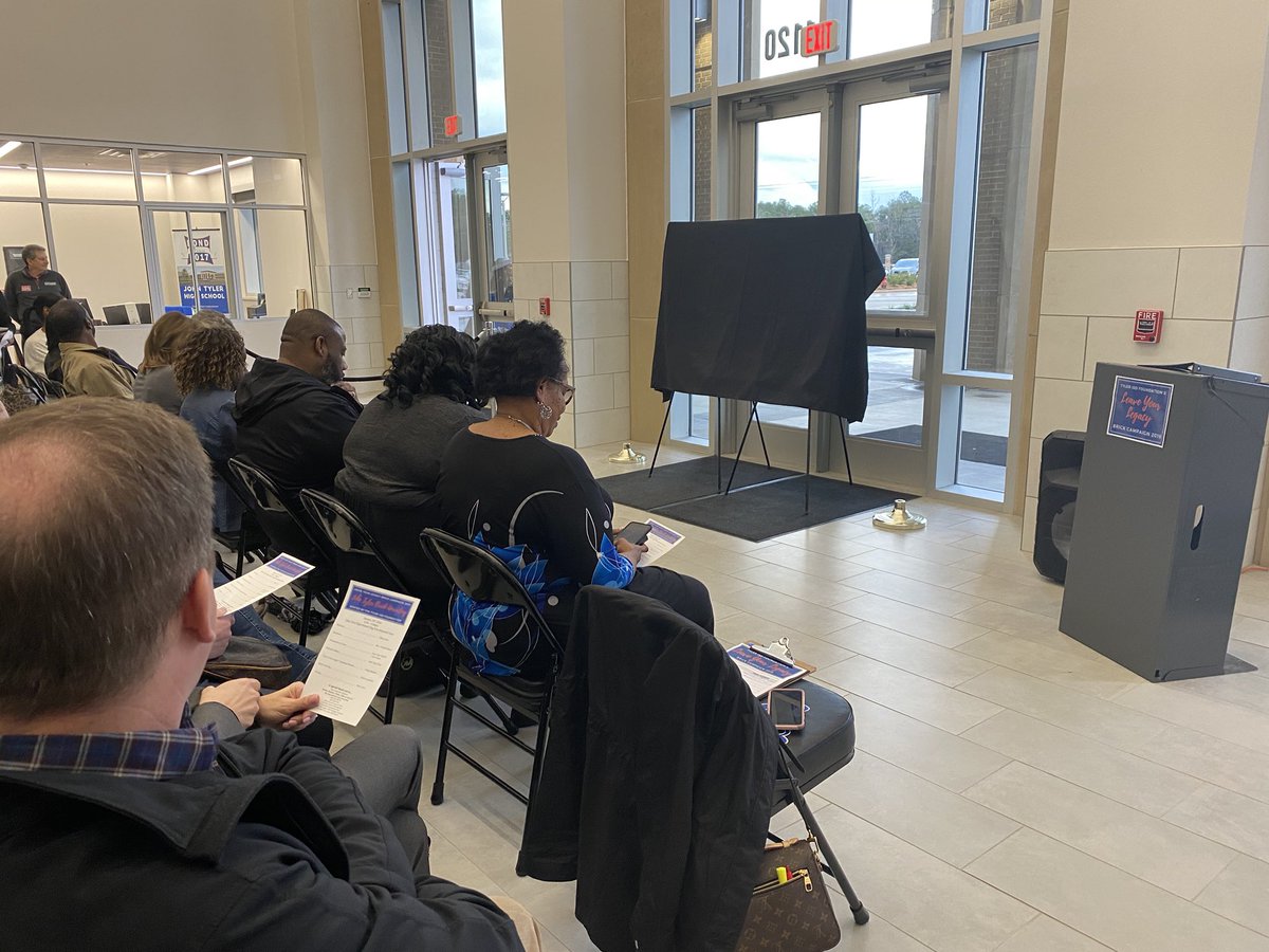 jennifer_hines's tweet image. Getting ready for the Brick Dedication @JohnTylerLions @tylerisd @DMCETX @joyom16 #JohnTylerBrickDedication #FW2