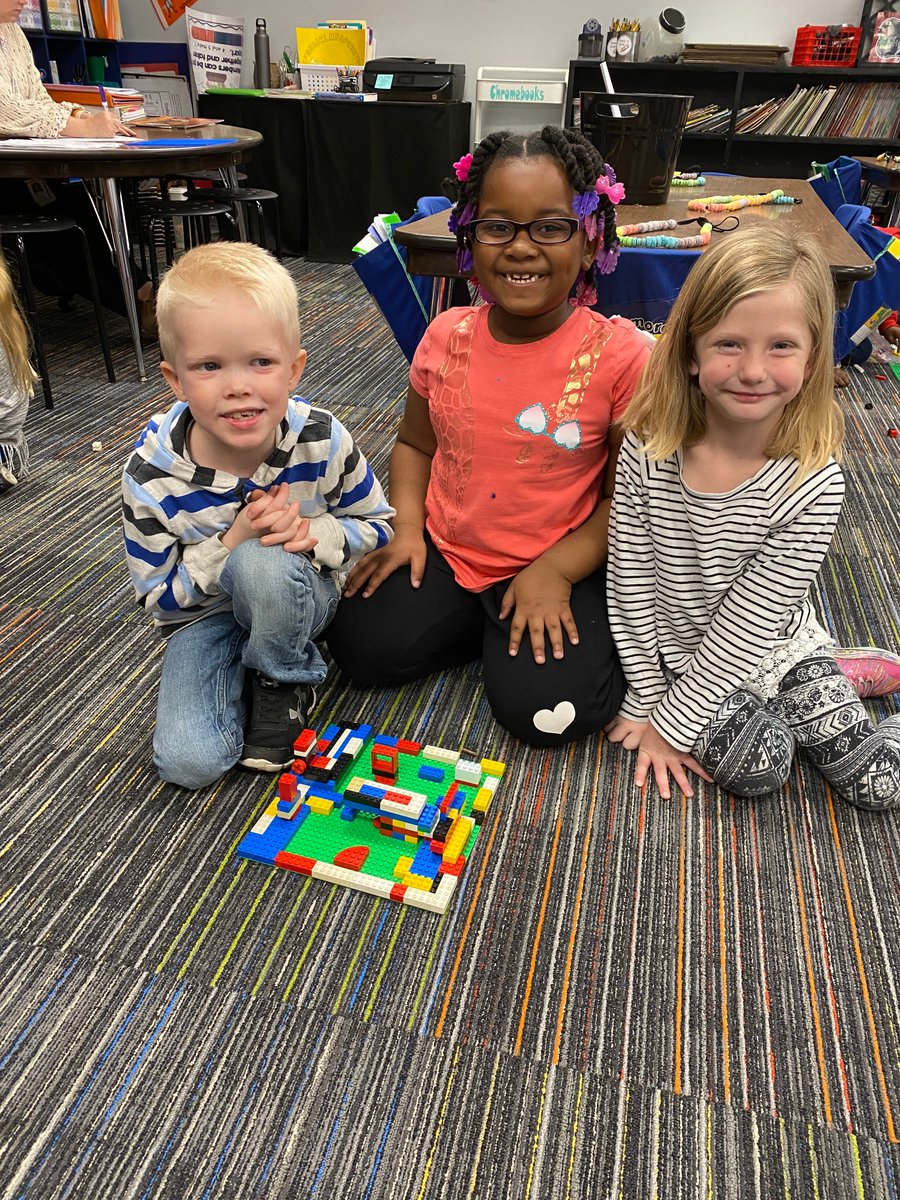 KrauseElem's tweet photo. Happy 100th Day of School from @KrauseElem @GreatThingsBrenham #kesstickstogether https://t.co/PC0he573Dt