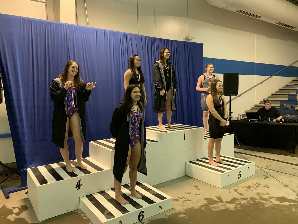 3 on the podium in the 200 Individual Medley!  Dunn - 4th, Jungmann - 5th, Rohrbaugh- 6th.