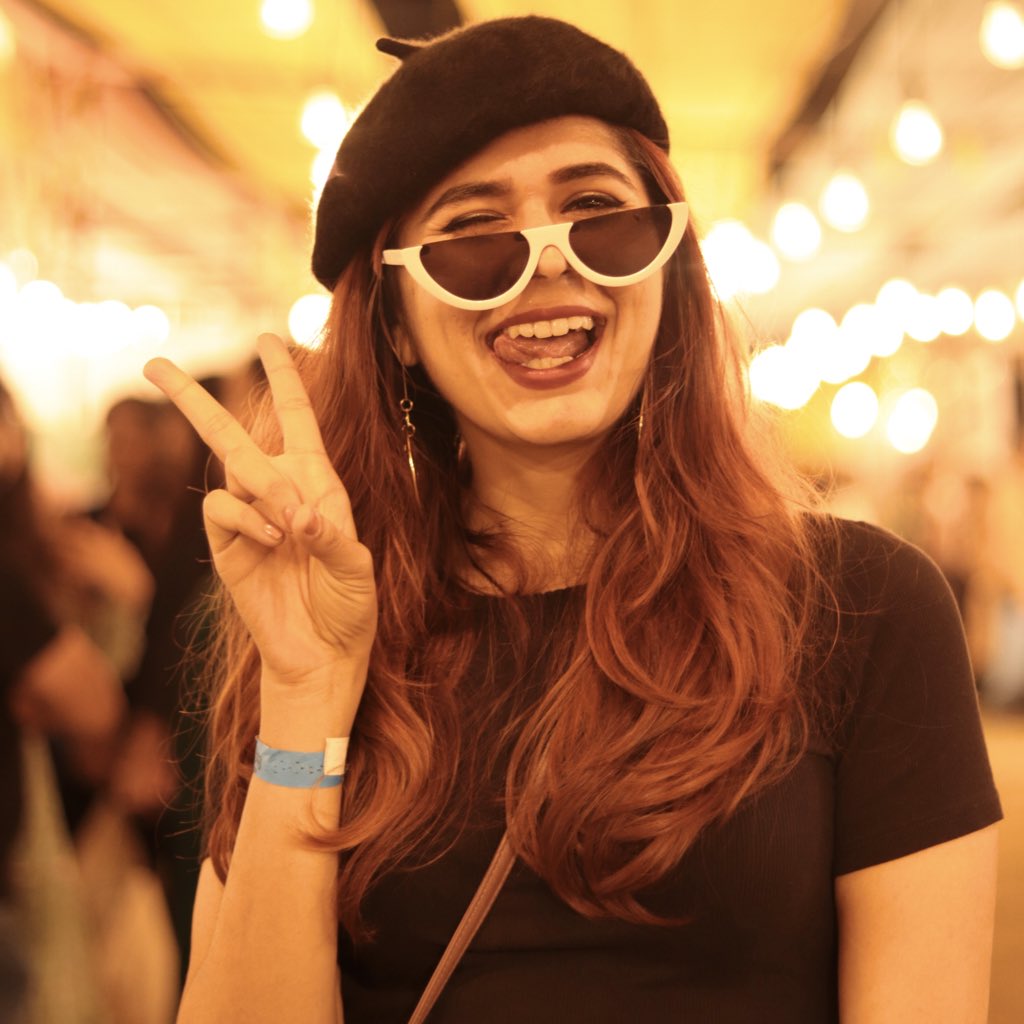 THEHEHASTORY's tweet image. Bright He Ha Land.
BRIGHTER SMILES!😍🌈

#TheHeHaStory #3DaysofHappiness #Flea #WednesdayMotivation #Smile #Happyfaces #festival #weekend