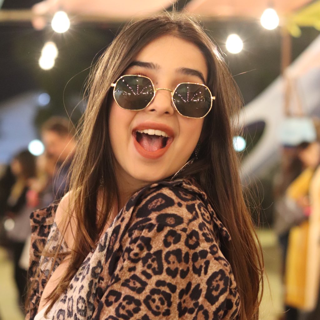 THEHEHASTORY's tweet image. Bright He Ha Land.
BRIGHTER SMILES!😍🌈

#TheHeHaStory #3DaysofHappiness #Flea #WednesdayMotivation #Smile #Happyfaces #festival #weekend