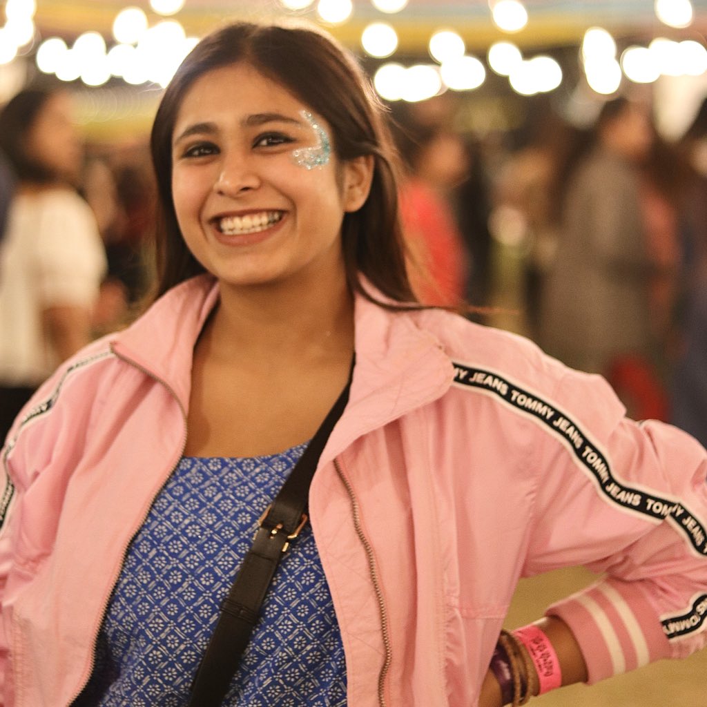 THEHEHASTORY's tweet image. Bright He Ha Land.
BRIGHTER SMILES!😍🌈

#TheHeHaStory #3DaysofHappiness #Flea #WednesdayMotivation #Smile #Happyfaces #festival #weekend