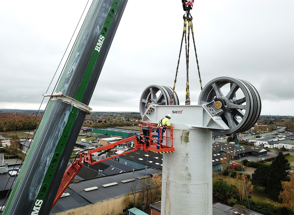 shgroup_dk's tweet photo. Testing our Lifting Machinery to Hisings Bridge in Gothenburg, Sweden. The test stand with tower stands 31 meters tall. The two contra weights each carrying 183T and 200T pulled by a lifting machinery on the ground. It will be one of four together handling the bridge span of 800T https://t.co/YRmbUQeIxt