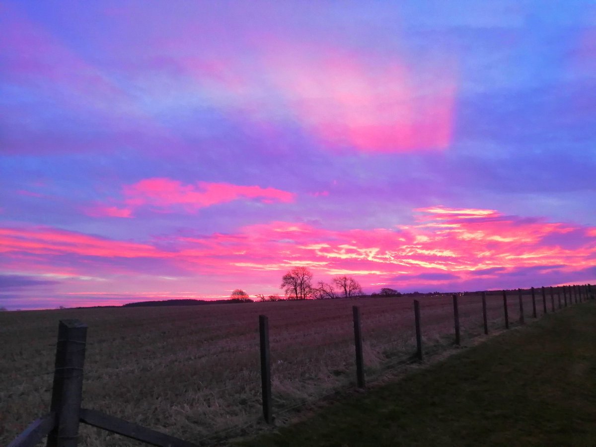 UnicornSpark's tweet photo. #hellodigital amazing sunrise on way to business breakfast @HIEScotland in Inverness https://t.co/DIi3U7umSG