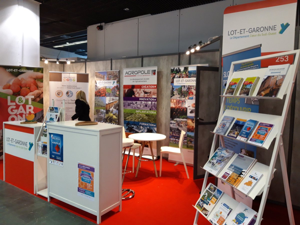 MagaliRouxNA's tweet photo. Village néo-aquitain esprit #NEOptimiste au #SDE2020 @NvelleAquitaine @grand_angouleme @Grand_Poitiers @PerigordDev @AggloLR LotetGaronne https://t.co/bcbw3DFVsO