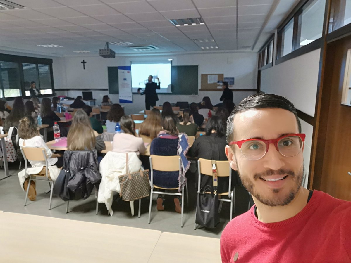 OrtiMJose's tweet photo. Los alumnos de @UCAMeducacion como parte de la investigación @VR4Gifted @UCAM_OPRI @UCAM_Investiga hoy van a mejorar sus capacidades para trabajar con los alumnos con altas capacidades a través de la realidad virtual @Altaa @ACtuar_AACC @aMuACI #atenciónaladiversidad https://t.co/6lXBc6Y6vP