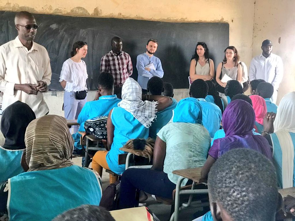 endaenergylinks's tweet photo. Une délégation de jeunes stagiaires venus de Bruxelles s'est rendue sur la petite côte pour une visite de quelques activités de notre programme de bonne gouvernance écologique. Mis en œuvre par #EndaEnergie et @jvesenegal, ce programme est financé par l'@UEauSenegal.
#MbalitNaSet https://t.co/EQAYCnebyi