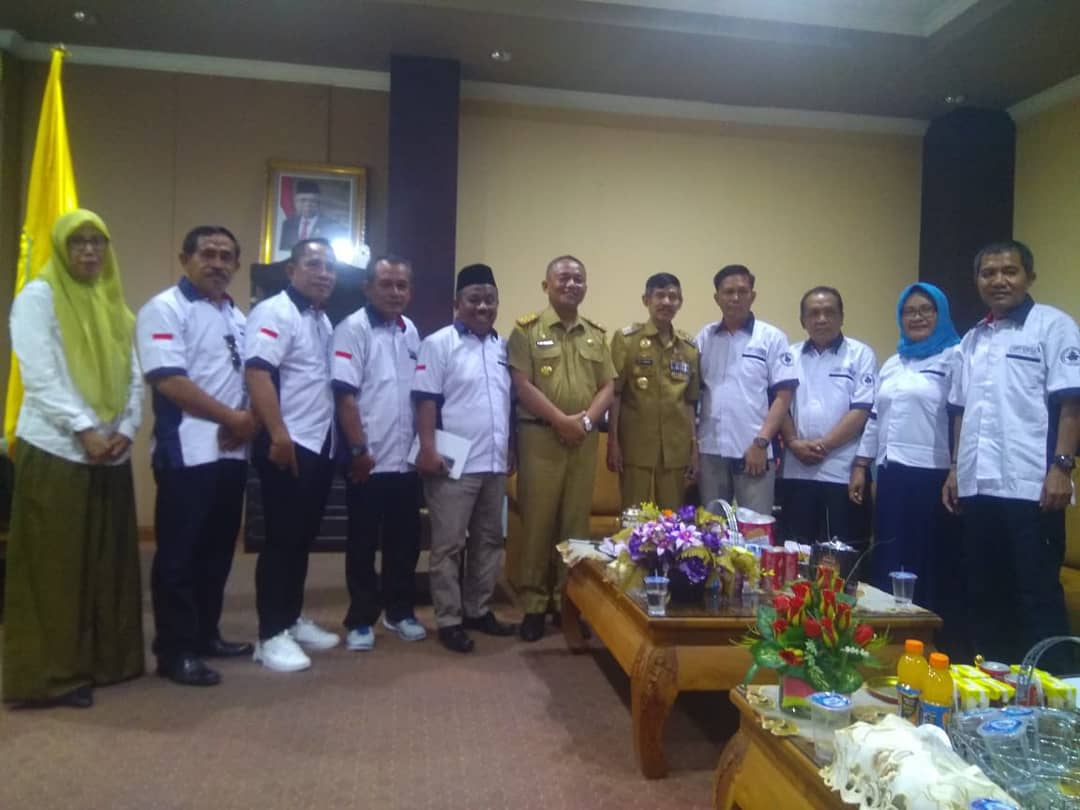MuhtarRoni's tweet photo. DEMI KEPTON:
. 
. 
MENDAMPINGI Bapak Wali Kota Baubau, Dr H AS Tamrin menerima Barisan Nasional Pendukung Percepatan Kepton (BNP2K) yang membahas ihwal pemekaran Provinsi Kepulauan Buton (Kepton). 
. 
. 
#RoniMuhtar https://t.co/EgkNzft9bd