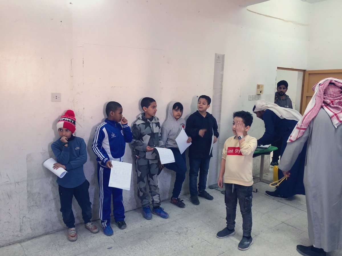 p47220's tweet photo. من ضمن المشاركة المجتمعية بين وزارة التعليم و وزارة الصحة تم تنفيذ برنامج الفحص الإسكشافي لطلاب الصف الأول والرابع حيث استقبلت المدرسة صباح هذا اليوم الفريق الطبي في قطاع الصحة العامة بجنوب بريدة ممثلةً:
المشرف أ/نشمي الرشيدي
د/راضي الكردي
أ/سليم الحربي
#مكتب_التعليم_جنوب_بريده https://t.co/u1wlmaXcMD