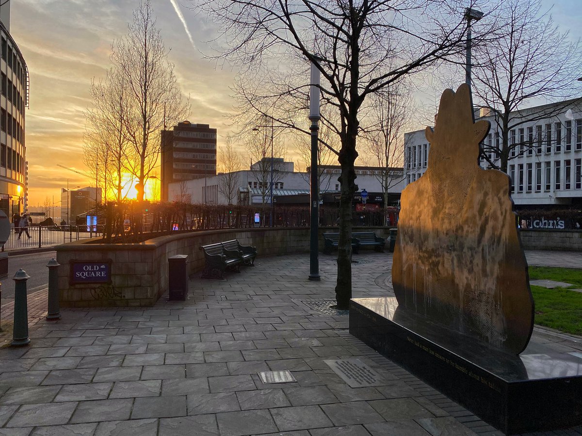 Dammo's tweet photo. Sunrise on Tony #birmingham #tonyhancock #englandsbigpicture #oldsquare @visit_bham @BirminghamWeAre https://t.co/wAeHUri0Yo