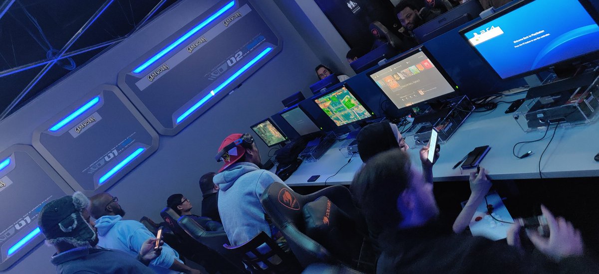 GWeSportsLV's tweet photo. Once again, the crowd for our Tuesday #FightingGameWorks is stacked!
Casual players, tournament junkies & the heavy hitters... all in attendance!
Still some time to get your rounds in! Some come on down to @GWESports & @GameWorks Las Vegas!!
#GWESports #GameWorks #LVFGC https://t.co/sOIjtpPRfP