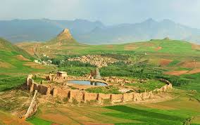 Another ancient site for my Iranian cultural heritage site thread. Takht-e Soleymān (Persian for Solomon's Throne), is an ancient city and a Zoroastrian temple complex. It is in northwestern Iran in Western Azerbaijan province. It was made a UNESCO World Heritage site in 2004.