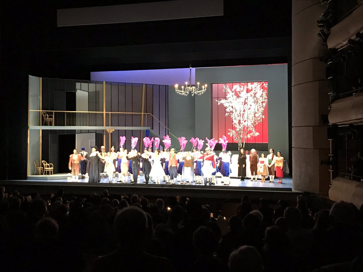 CraigColby1's tweet photo. #COCBarber is loads of fun. Great costumes (those bald wigs man), luminescent performance by @emilymezzo, hilariousness/brilliance from @GirolamiMe, and a grand pinch hit job by @samuelbchan. Great night out. Well done @CanadianOpera, @CocMusicians #bravo https://t.co/ixRaqWoN5Y