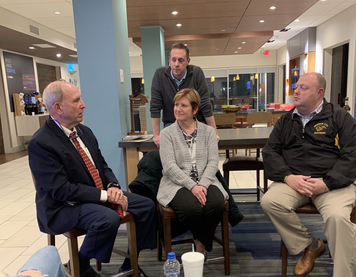 KimRoyCranston's tweet image. Taking advantage of the opportunity to get Jeff McCausland’s experience and analysis. Great post-institute conversation. #moasbo