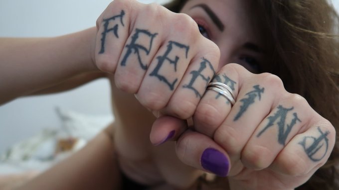 ...e foi assim. Quando eu escolhi fazer essa tatuagem, eu olhava todos os dias no espelho, repetia em